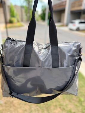 Fabletics Minimalist “Metallic Silver” Tote Bag w/ Luggage Sleeve See Photos